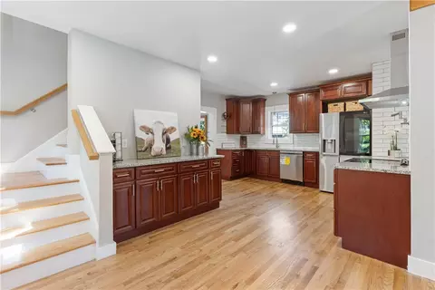 Entry Way - 992 Victory Hwy, Burrillville, RI 02830 photo 2 of 6