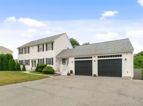 11 Point West Dr, Fall River, MA 02720