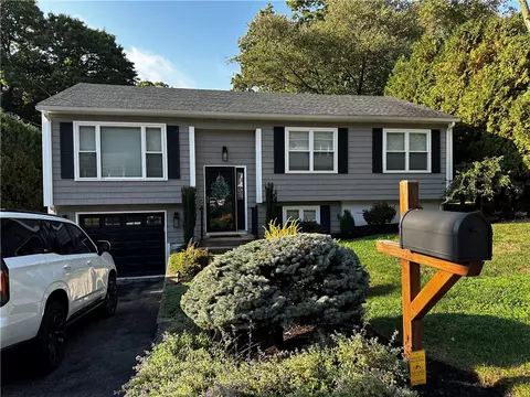 17 Patricia Dr, North Providence, RI 02904