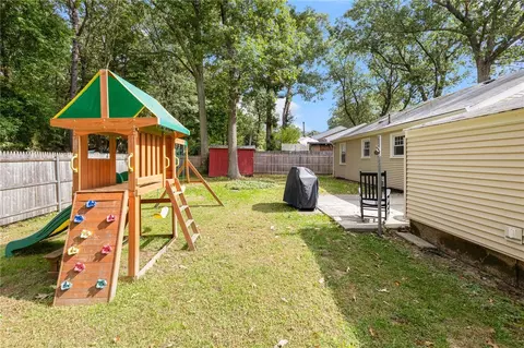 Exterior - 75 Darling St, Warwick, RI 02886 photo 14 of 18