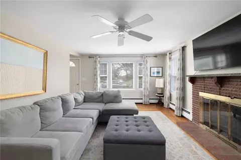 Living - 75 Darling St, Warwick, RI 02886 photo 2 of 5