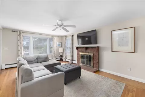 Living - 75 Darling St, Warwick, RI 02886 photo 1 of 5