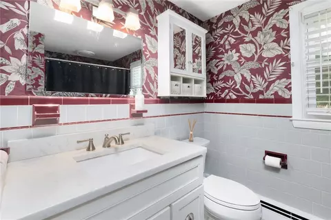 Bath - 75 Darling St, Warwick, RI 02886 photo 1 of 2