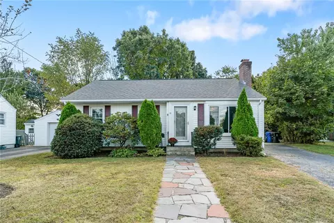 19 Gloria St, Pawtucket, RI 02861