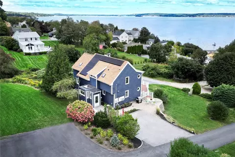 11 Cindy Ln, Portsmouth, RI 02871