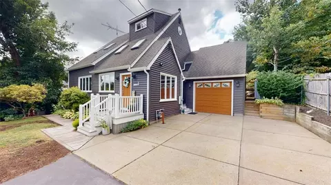 2 Amanda Ct, North Providence, RI 02904