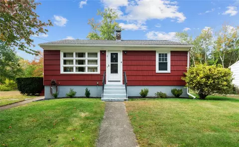 39 Woodlawn Rd, North Smithfield, RI 02896