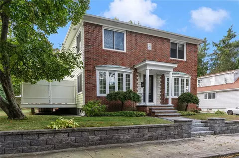 7 Winfield Rd, Johnston, RI 02919