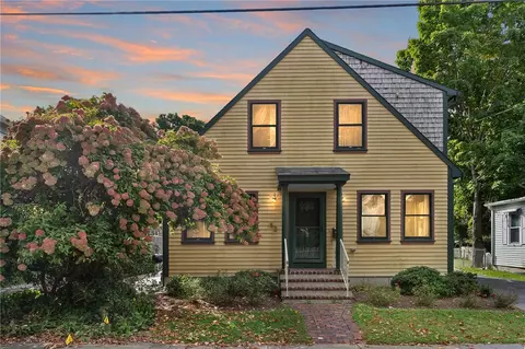 52 S Fair St, Warwick, RI 02888