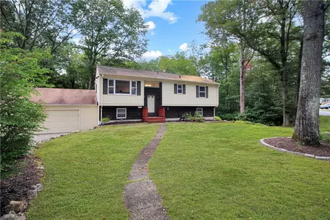 110 Ann Ave, Groton, CT 06355