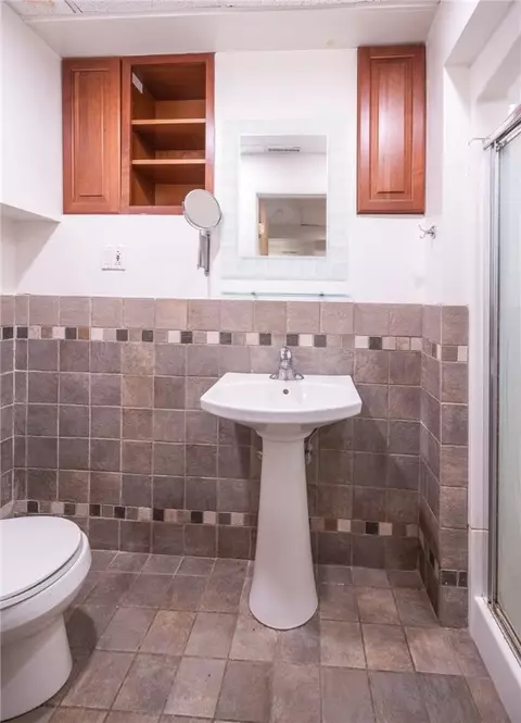 Bath - 99 Basil Xing, Cranston, RI 02921 photo 5 of 5