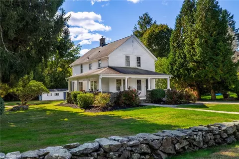 70 Carpenter Ln, North Kingstown, RI 02874