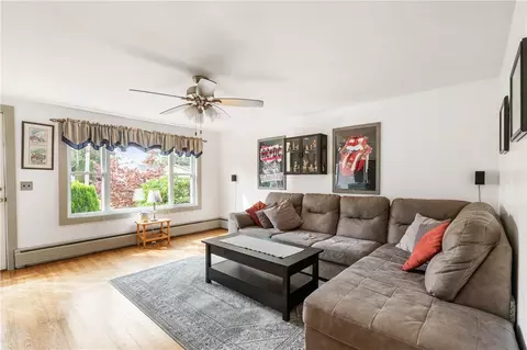 332 Vineyard Rd, Warwick, RI 02889 photo 7