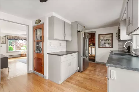 332 Vineyard Rd, Warwick, RI 02889 photo 5