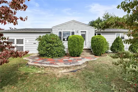 332 Vineyard Rd, Warwick, RI 02889 photo 2
