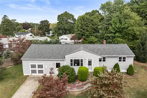 332 Vineyard Rd, Warwick, RI 02889