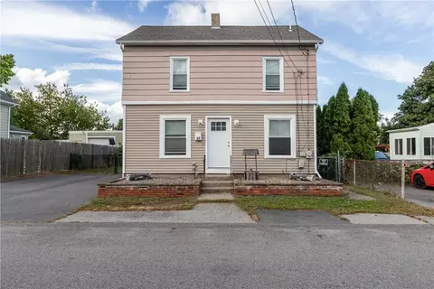 40 Dickens St, Pawtucket, RI 02861