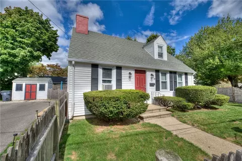 29 Magnolia St, Warwick, RI 02889