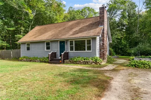 15 Crestmont Dr, Richmond, RI 02812