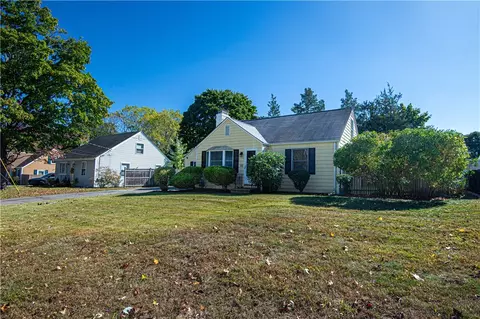 26 Lancaster Ave, Warwick, RI 02886