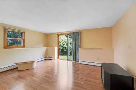 Living - 14 Glendale Ave, East Providence, RI 02915 photo 4 of 6