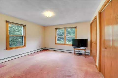Bedroom - 14 Glendale Ave, East Providence, RI 02915 photo 3 of 8