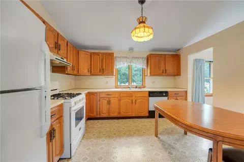 Kitchen - 14 Glendale Ave, East Providence, RI 02915 photo 1 of 3