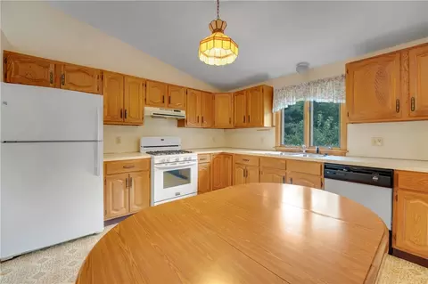 Kitchen - 14 Glendale Ave, East Providence, RI 02915 photo 3 of 3