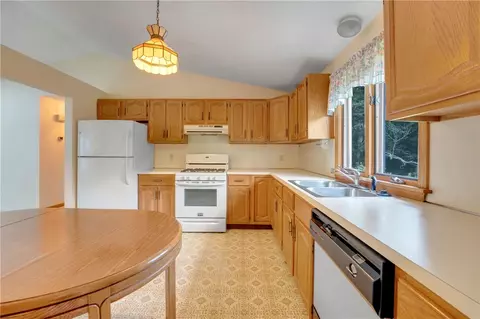 Kitchen - 14 Glendale Ave, East Providence, RI 02915 photo 2 of 3