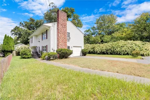 14 Glendale Ave, East Providence, RI 02915