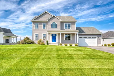 8 Lannister Ln, Seekonk, MA 02771