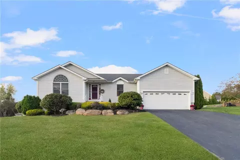 19 Derby Ln, Cranston, RI 02921