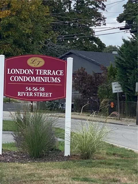 58 River St #52, West Warwick, RI 02893