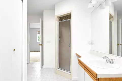Bath - 836 Halifax Dr, Warwick, RI 02886 photo 3 of 3