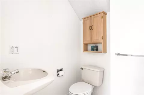 Bath - 836 Halifax Dr, Warwick, RI 02886 photo 1 of 3