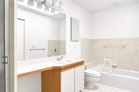 Bath - 836 Halifax Dr, Warwick, RI 02886 photo 2 of 3