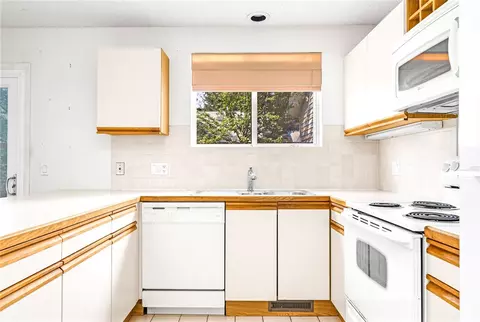 Kitchen - 836 Halifax Dr, Warwick, RI 02886 photo 2 of 3