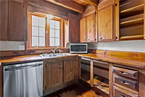 Kitchen - 227 Glen Rock Rd, Exeter, RI 02822 photo 1 of 3