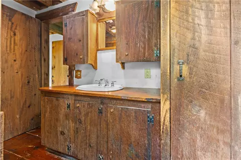 Bath - 227 Glen Rock Rd, Exeter, RI 02822 photo 1 of 2