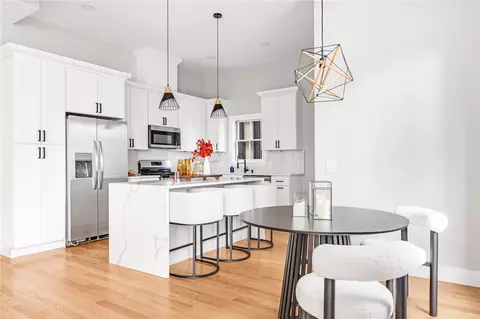 545 Broadway #1, Providence, RI 02909