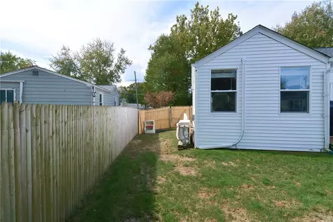 Exterior - 34 Spring Green Rd, Warwick, RI 02888 photo 5 of 6