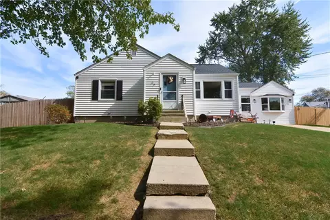 34 Spring Green Rd, Warwick, RI 02888