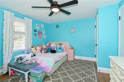 Bedroom - 34 Spring Green Rd, Warwick, RI 02888 photo 5 of 9