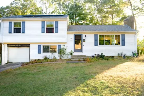 106 Brookside Dr, North Kingstown, RI 02852