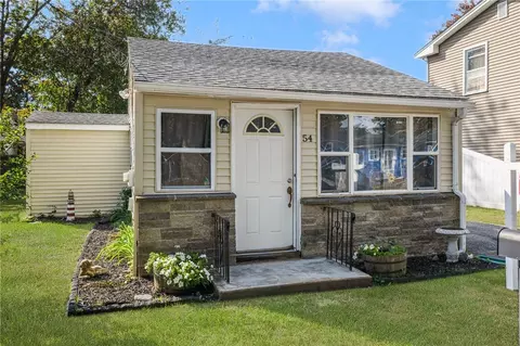 54 Pinehurst Ave, Warwick, RI 02889 photo 2
