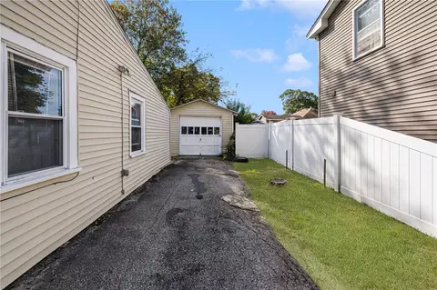 54 Pinehurst Ave, Warwick, RI 02889 photo 3