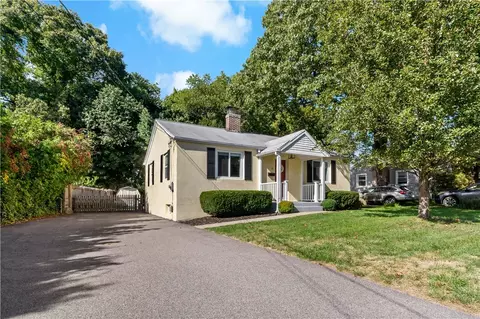 12 Sandhill Dr, North Kingstown, RI 02852