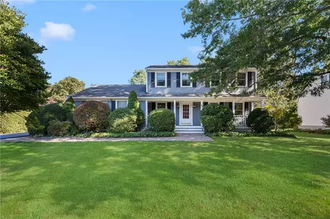 86 Washington Rd, Barrington, RI 02806