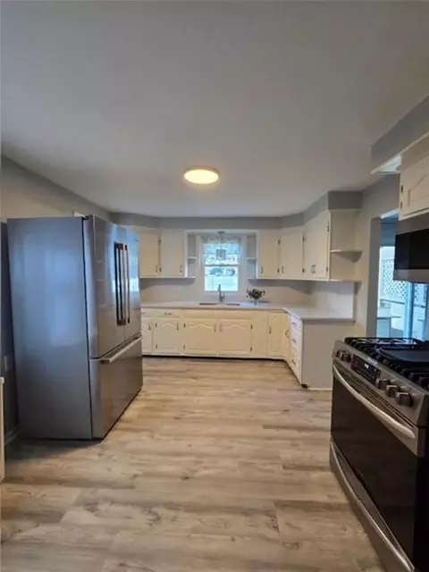 121 Cedar Ave, East Providence, RI 02915 photo 8