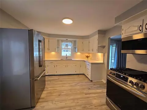 121 Cedar Ave, East Providence, RI 02915 photo 9